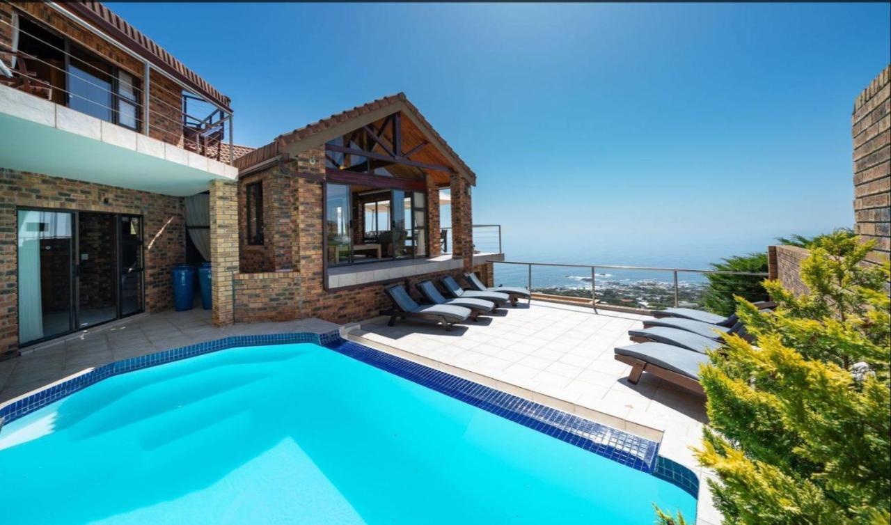 Cape 4*